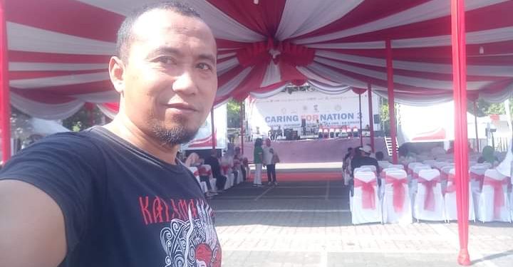 Reuni UGM (p.gubernur Ganjar)+ UNDIPberhadiah AGYA, DI HALAMAN KANTOR gurbernur Semarang Jateng
