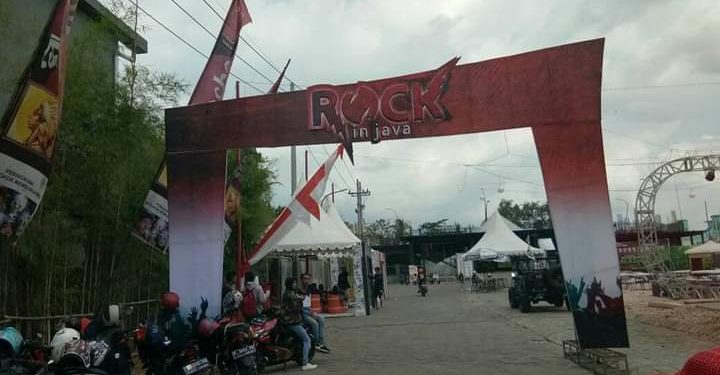 KOTAK Live in Conser di JEMBER . ALL equipent by Danan jaya
